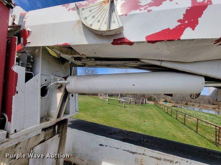 image for item FL9175 2005 International 4300  pressure digger derrick truck