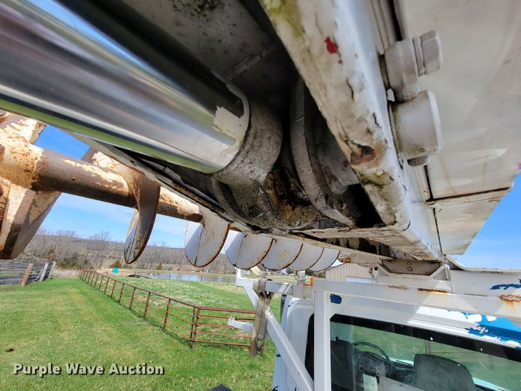 image for item FL9175 2005 International 4300  pressure digger derrick truck