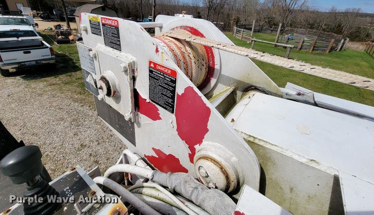 image for item FL9175 2005 International 4300  pressure digger derrick truck