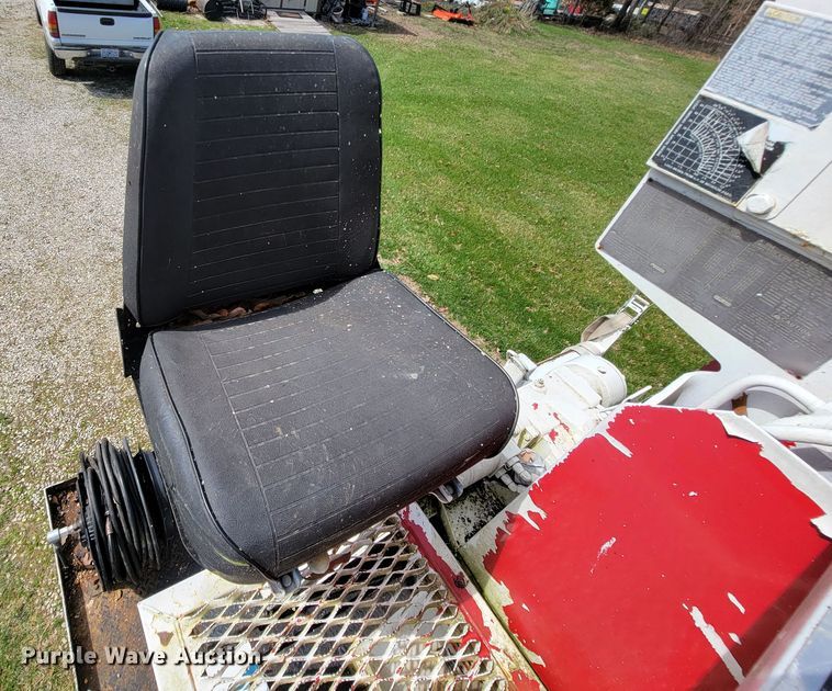 image for item FL9175 2005 International 4300  pressure digger derrick truck