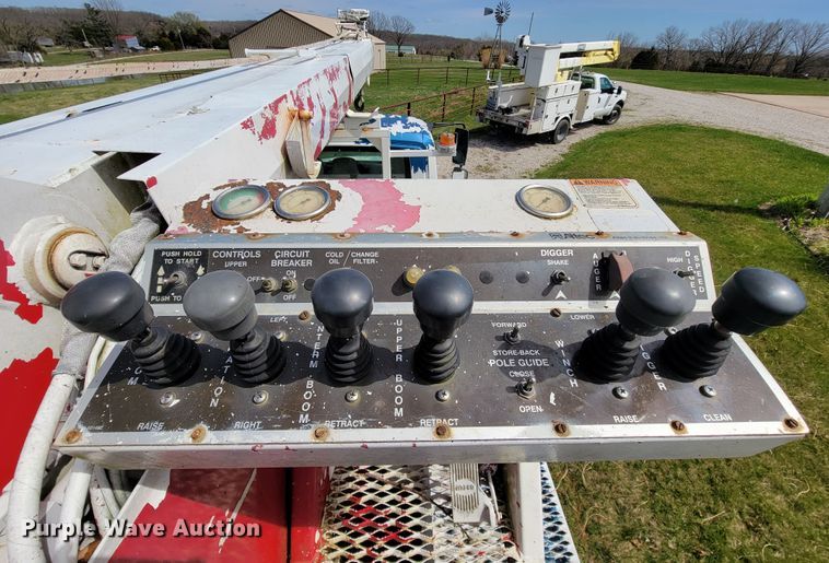 image for item FL9175 2005 International 4300  pressure digger derrick truck