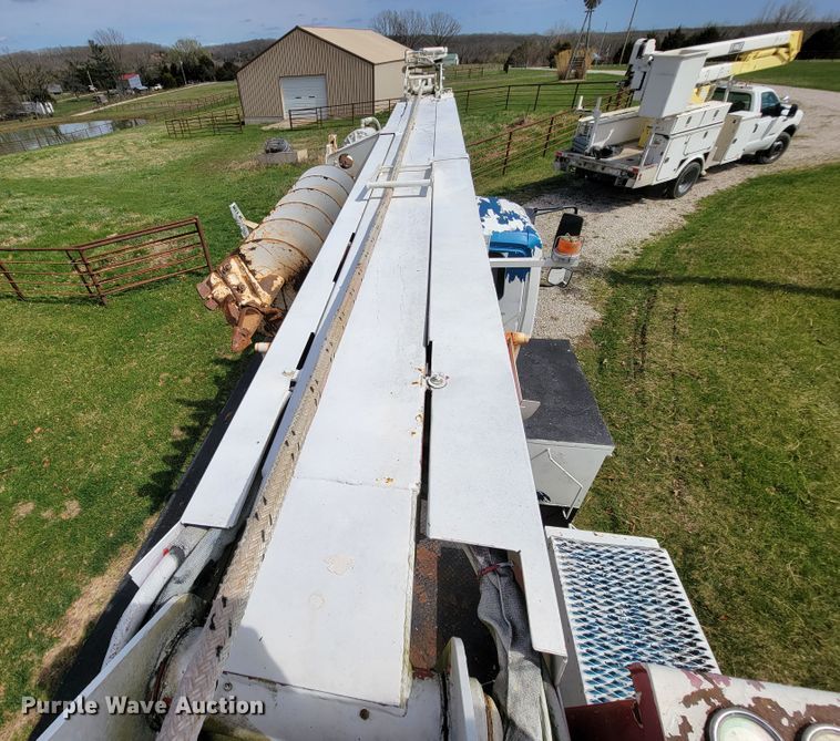 image for item FL9175 2005 International 4300  pressure digger derrick truck