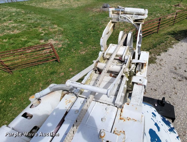 image for item FL9175 2005 International 4300  pressure digger derrick truck