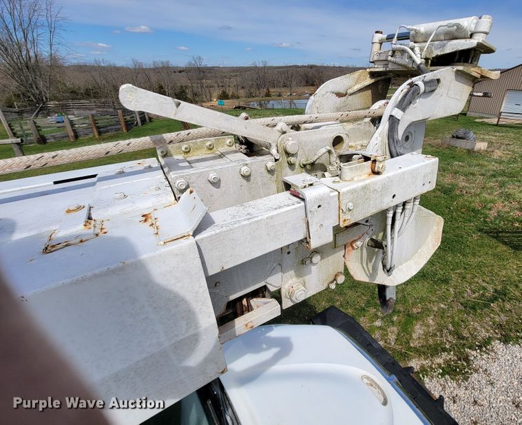 image for item FL9175 2005 International 4300  pressure digger derrick truck