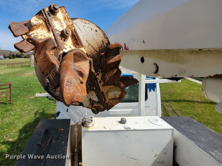 image for item FL9175 2005 International 4300  pressure digger derrick truck