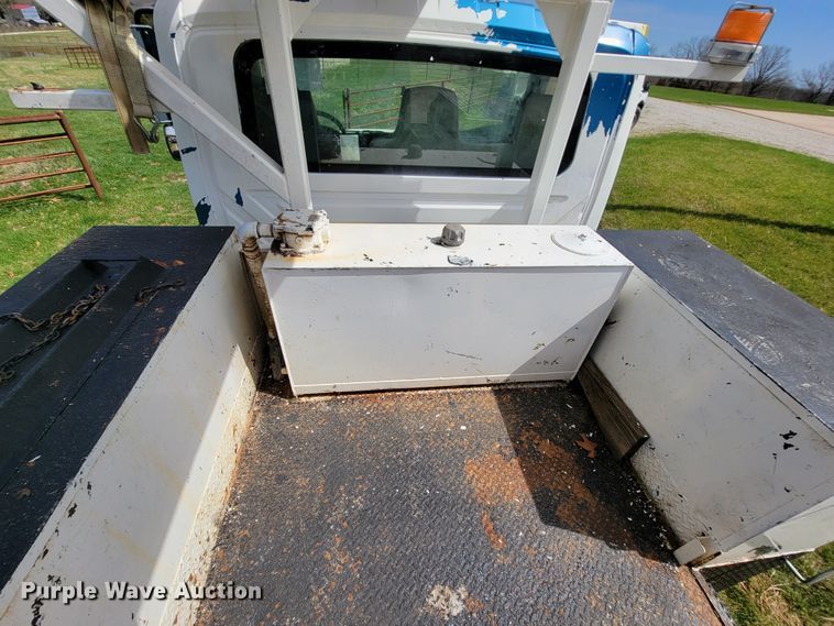 image for item FL9175 2005 International 4300  pressure digger derrick truck