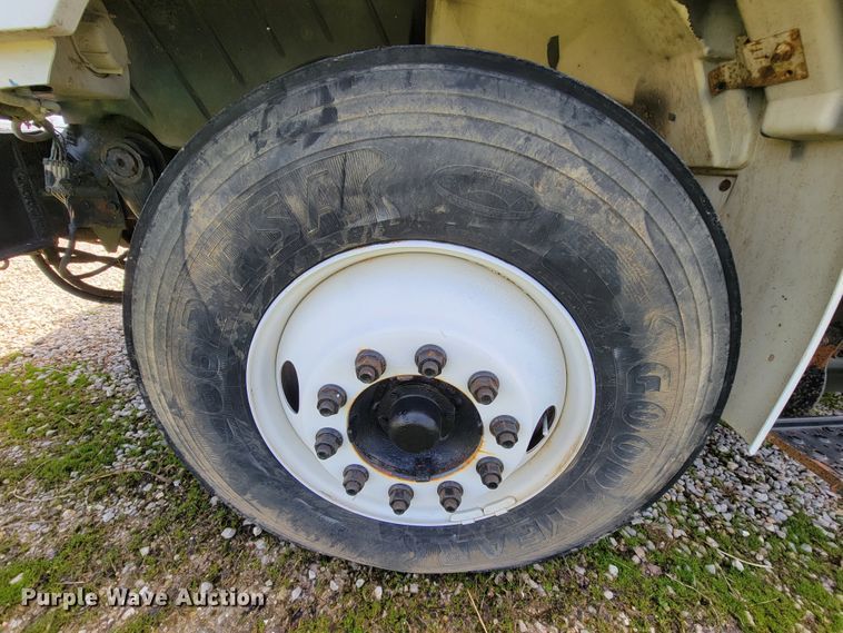 image for item FL9175 2005 International 4300  pressure digger derrick truck