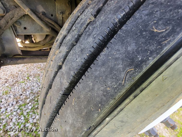 image for item FL9175 2005 International 4300  pressure digger derrick truck