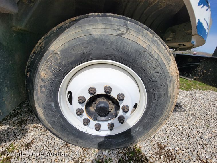 image for item FL9175 2005 International 4300  pressure digger derrick truck