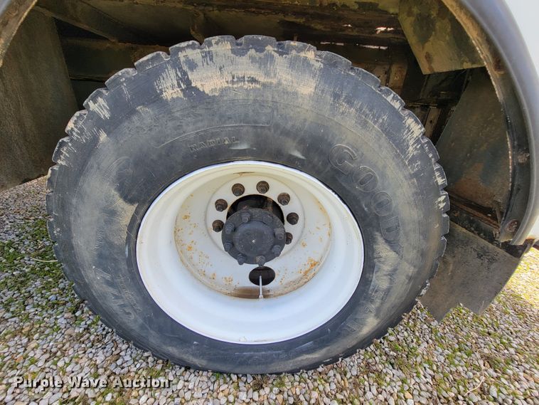 image for item FL9175 2005 International 4300  pressure digger derrick truck