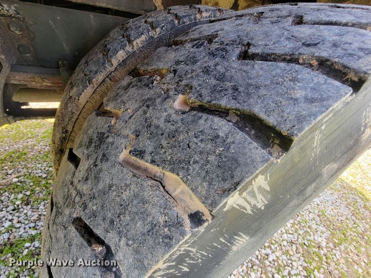 image for item FL9175 2005 International 4300  pressure digger derrick truck