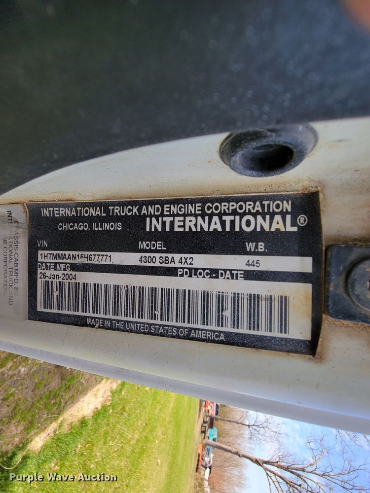 image for item FL9175 2005 International 4300  pressure digger derrick truck