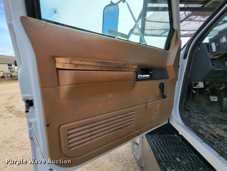 image for item FL9177 2001 GMC C7500  forestry bucket truck