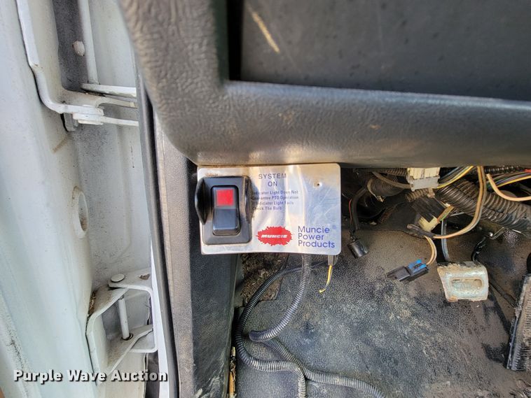 image for item FL9177 2001 GMC C7500  forestry bucket truck