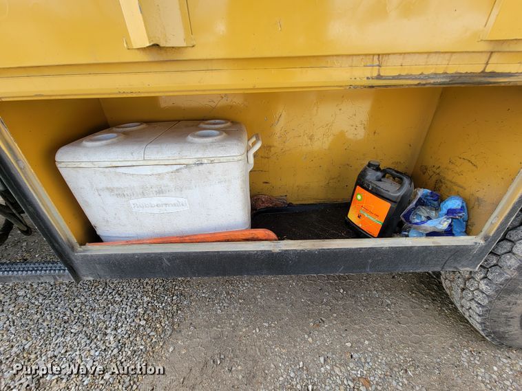 image for item FL9177 2001 GMC C7500  forestry bucket truck