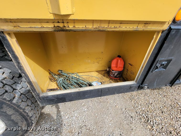 image for item FL9177 2001 GMC C7500  forestry bucket truck