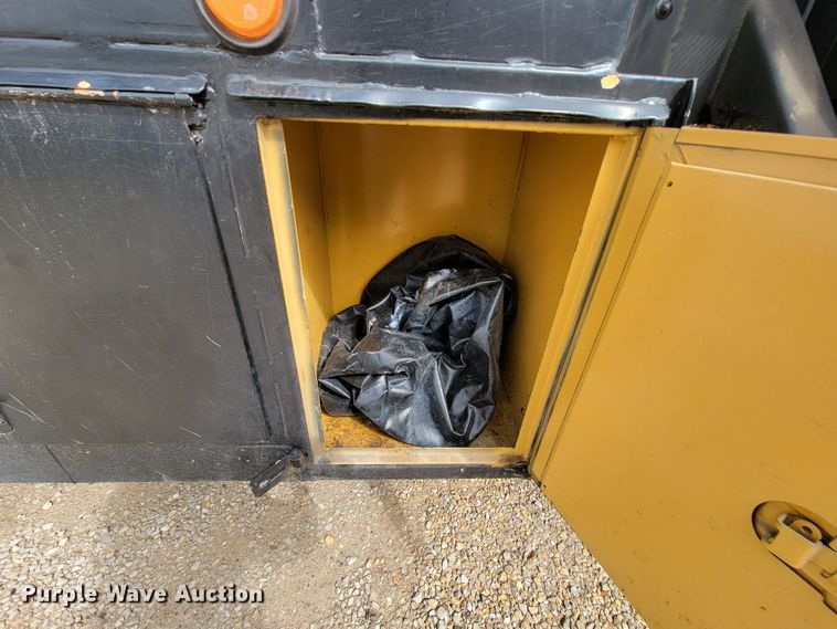 image for item FL9177 2001 GMC C7500  forestry bucket truck