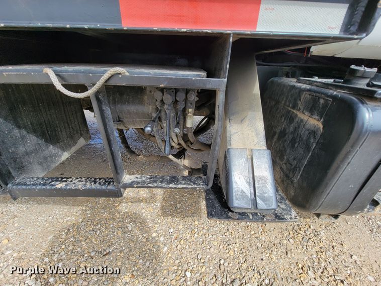 image for item FL9177 2001 GMC C7500  forestry bucket truck