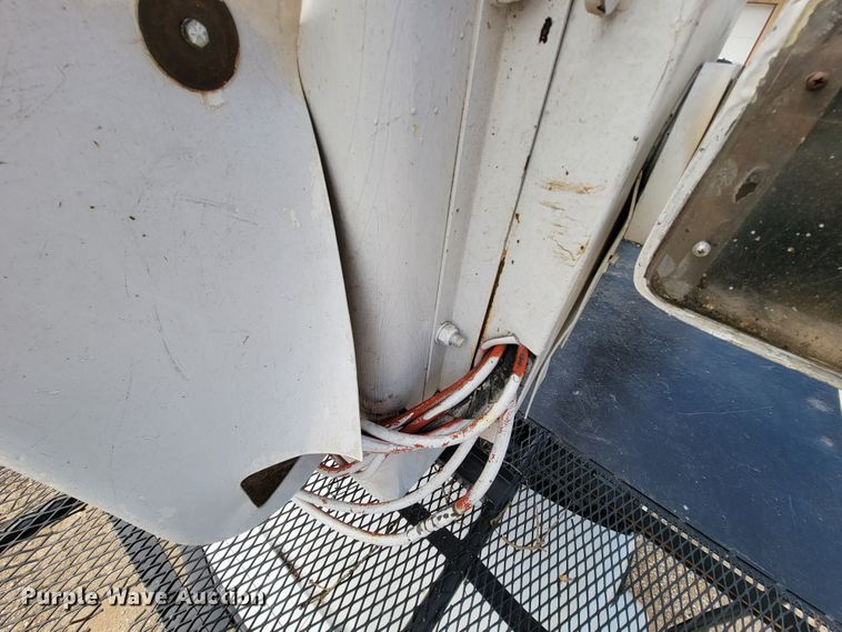 image for item FL9177 2001 GMC C7500  forestry bucket truck