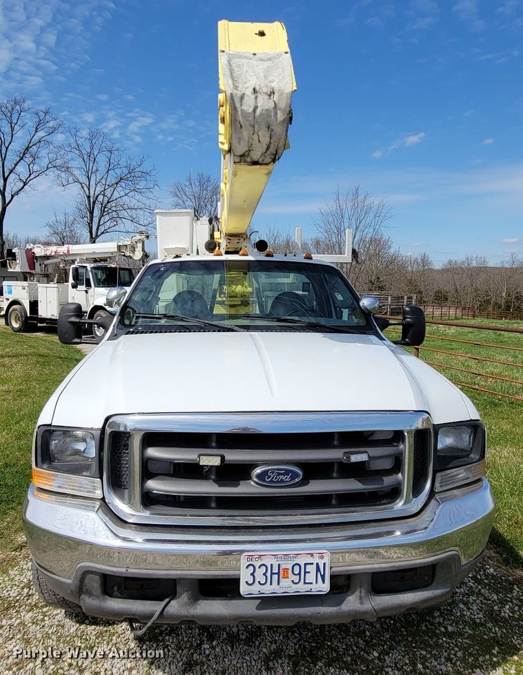 image for item FL9178 2004 Ford F550 Super Duty  bucket truck