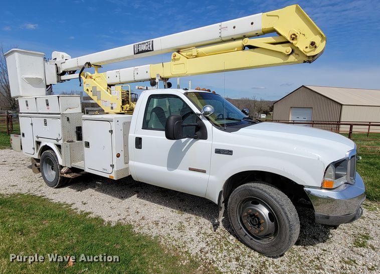 image for item FL9178 2004 Ford F550 Super Duty  bucket truck