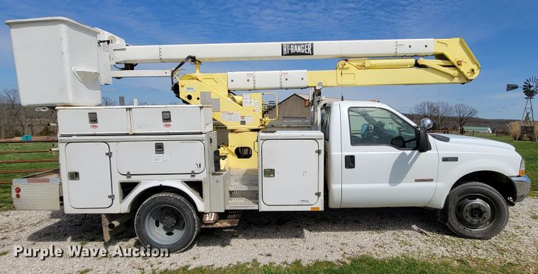 image for item FL9178 2004 Ford F550 Super Duty  bucket truck
