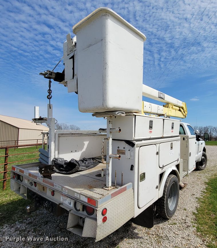 image for item FL9178 2004 Ford F550 Super Duty  bucket truck