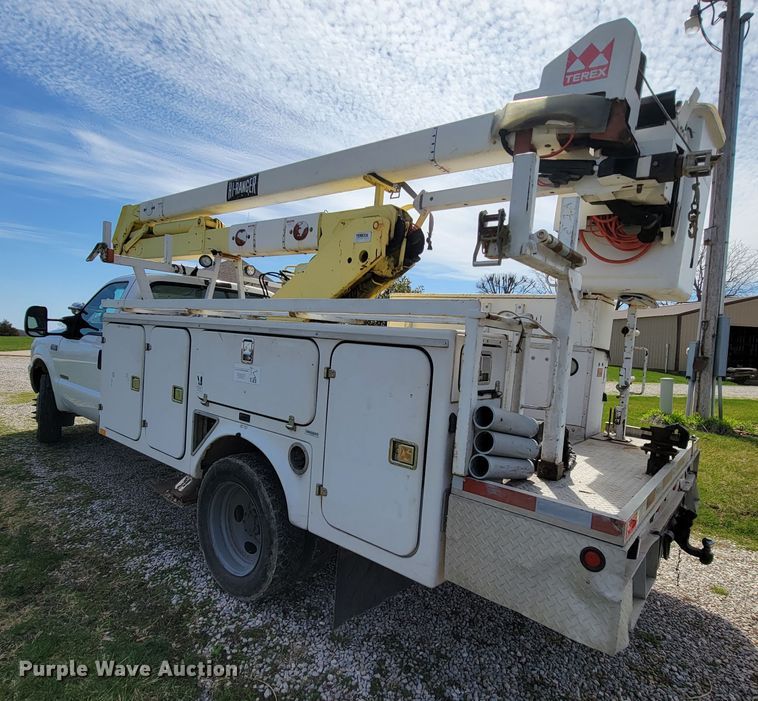 image for item FL9178 2004 Ford F550 Super Duty  bucket truck