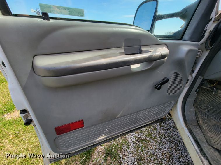 image for item FL9178 2004 Ford F550 Super Duty  bucket truck