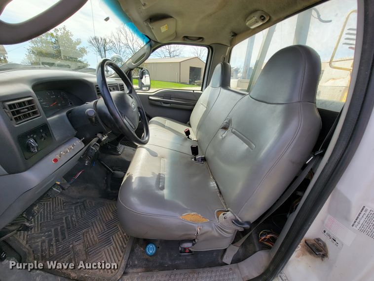 image for item FL9178 2004 Ford F550 Super Duty  bucket truck