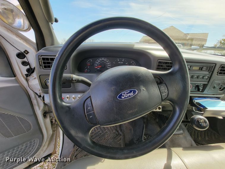 image for item FL9178 2004 Ford F550 Super Duty  bucket truck