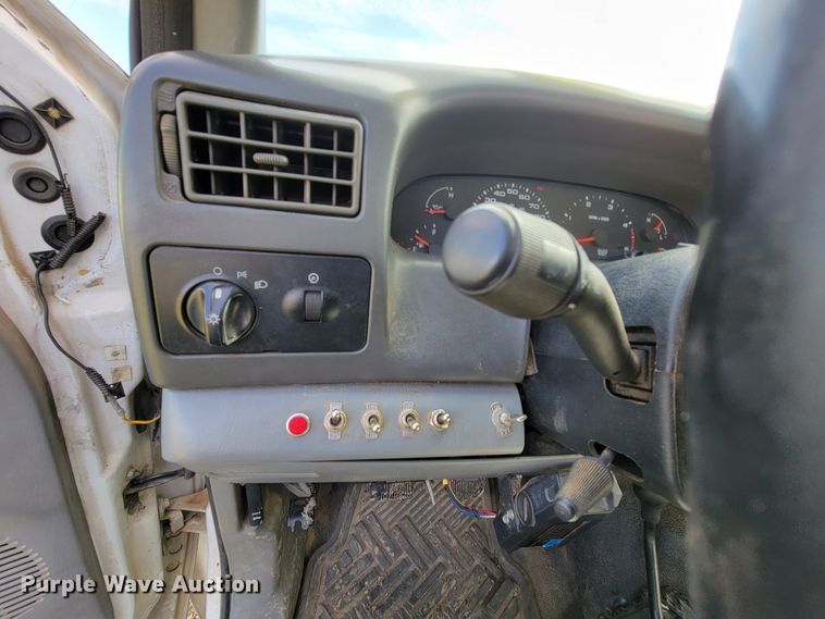 image for item FL9178 2004 Ford F550 Super Duty  bucket truck