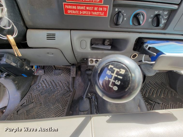 image for item FL9178 2004 Ford F550 Super Duty  bucket truck