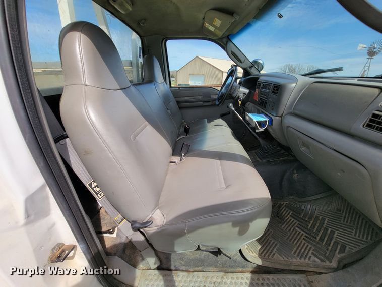 image for item FL9178 2004 Ford F550 Super Duty  bucket truck