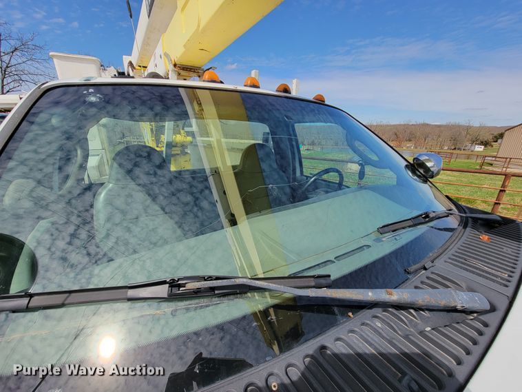 image for item FL9178 2004 Ford F550 Super Duty  bucket truck