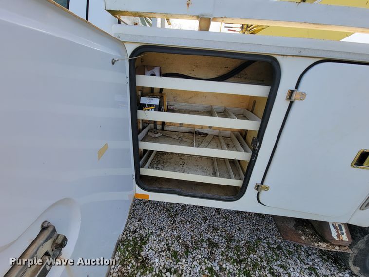 image for item FL9178 2004 Ford F550 Super Duty  bucket truck