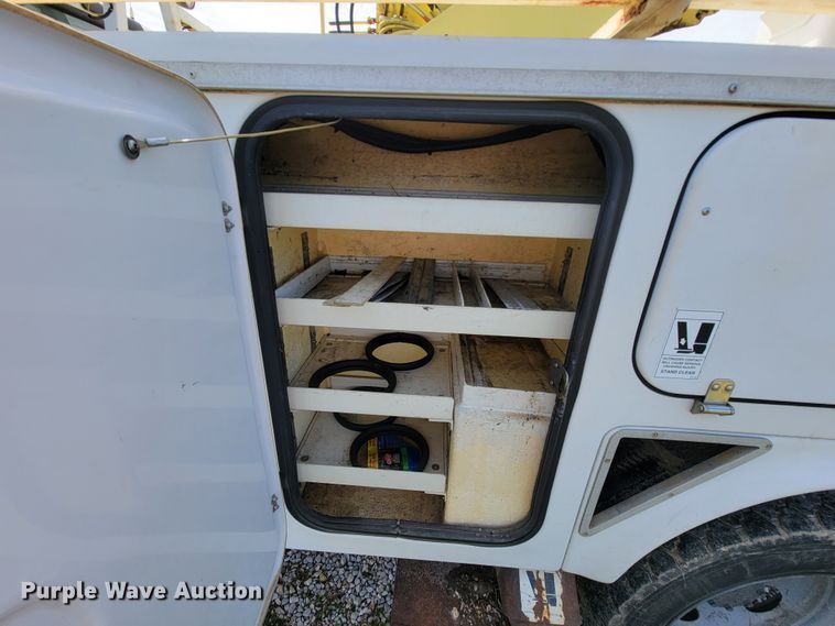 image for item FL9178 2004 Ford F550 Super Duty  bucket truck