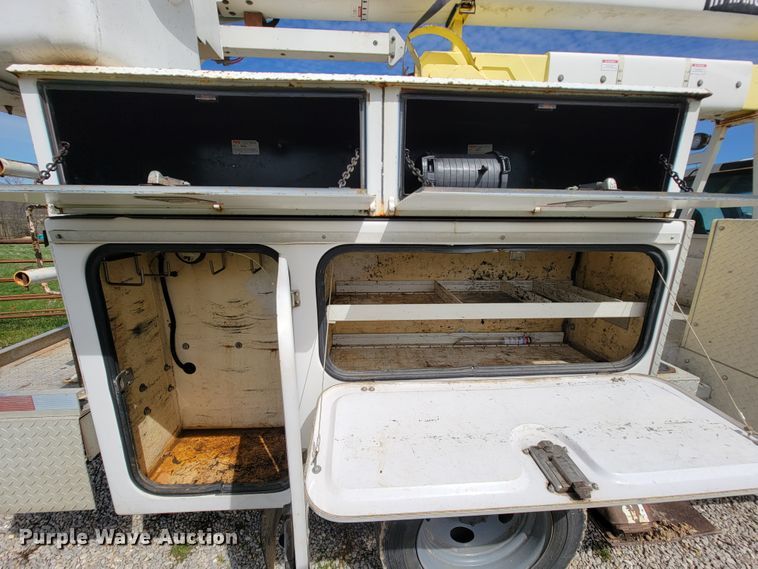 image for item FL9178 2004 Ford F550 Super Duty  bucket truck