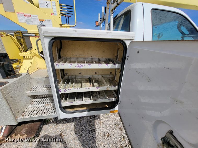 image for item FL9178 2004 Ford F550 Super Duty  bucket truck