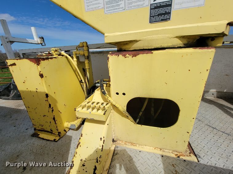 image for item FL9178 2004 Ford F550 Super Duty  bucket truck