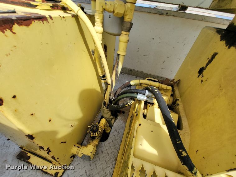 image for item FL9178 2004 Ford F550 Super Duty  bucket truck