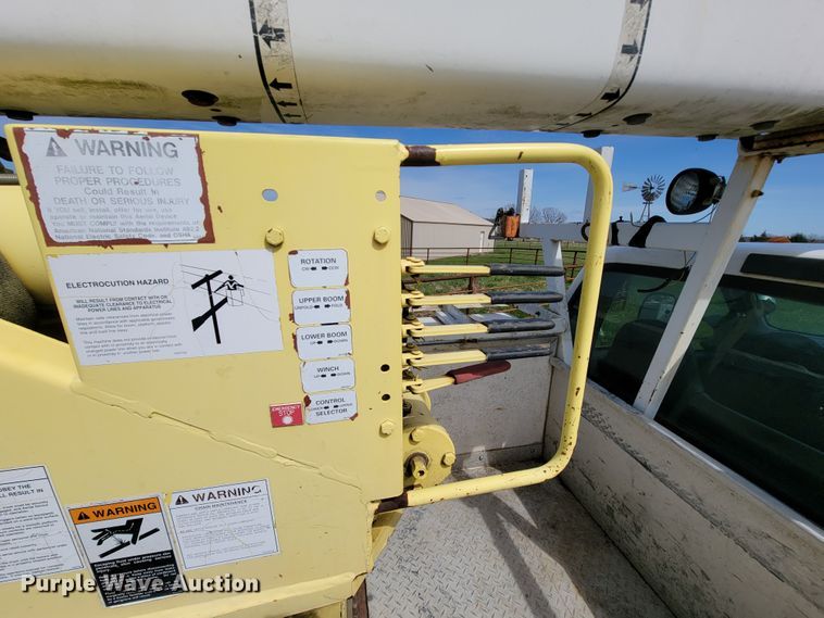 image for item FL9178 2004 Ford F550 Super Duty  bucket truck