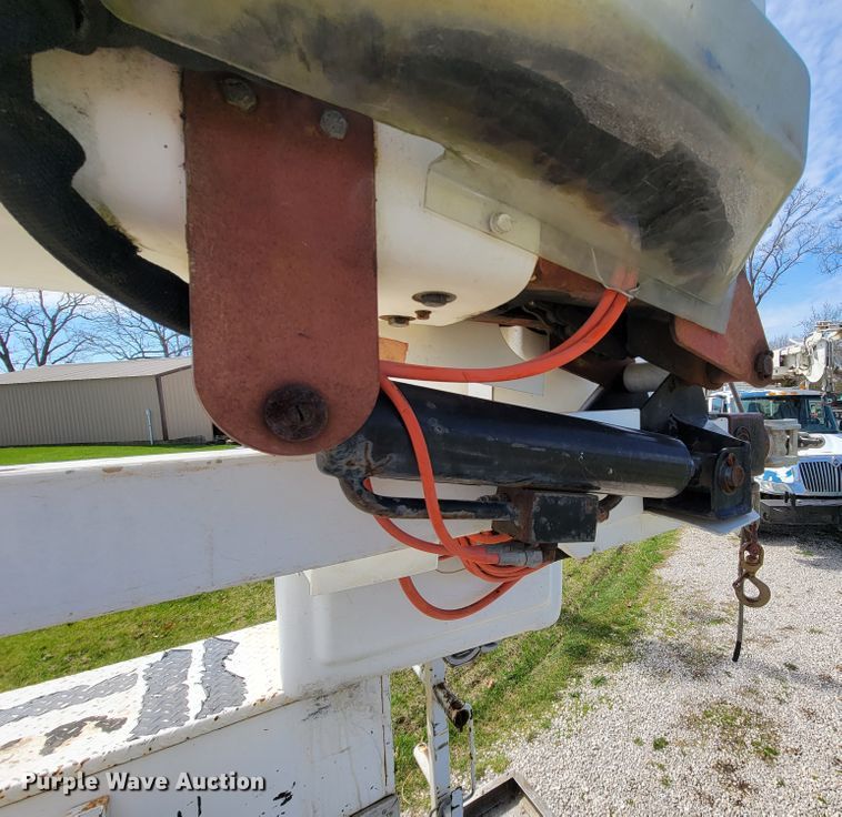 image for item FL9178 2004 Ford F550 Super Duty  bucket truck