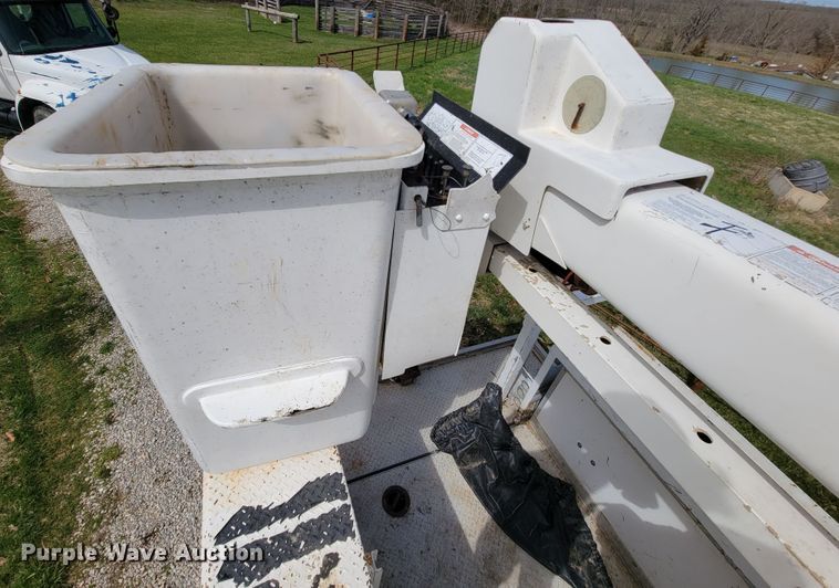 image for item FL9178 2004 Ford F550 Super Duty  bucket truck