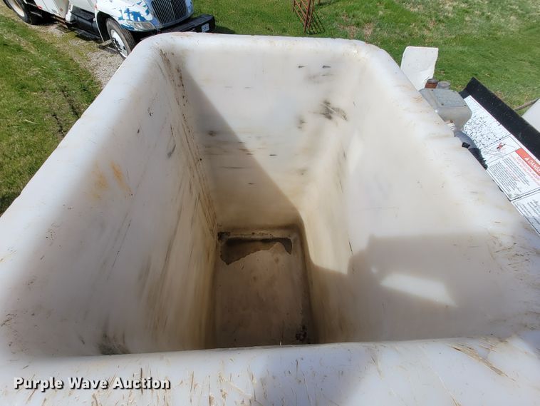 image for item FL9178 2004 Ford F550 Super Duty  bucket truck