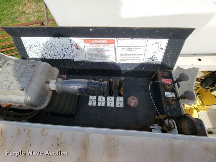 image for item FL9178 2004 Ford F550 Super Duty  bucket truck