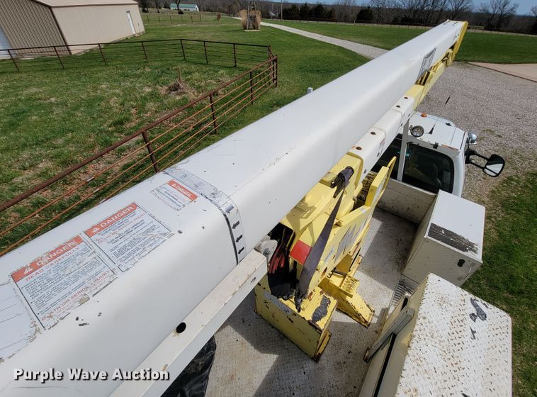 image for item FL9178 2004 Ford F550 Super Duty  bucket truck