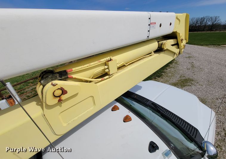 image for item FL9178 2004 Ford F550 Super Duty  bucket truck