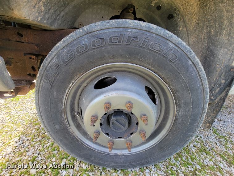 image for item FL9178 2004 Ford F550 Super Duty  bucket truck