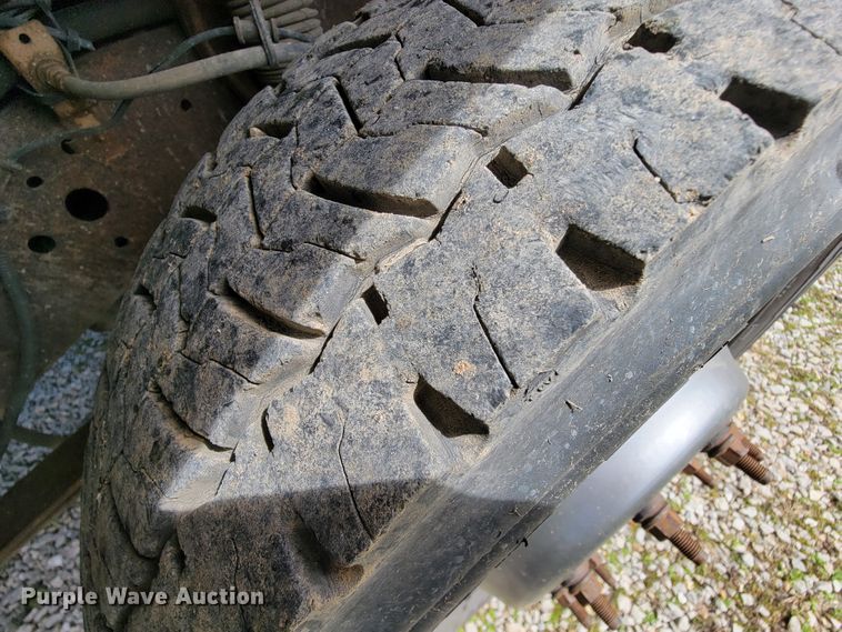 image for item FL9178 2004 Ford F550 Super Duty  bucket truck